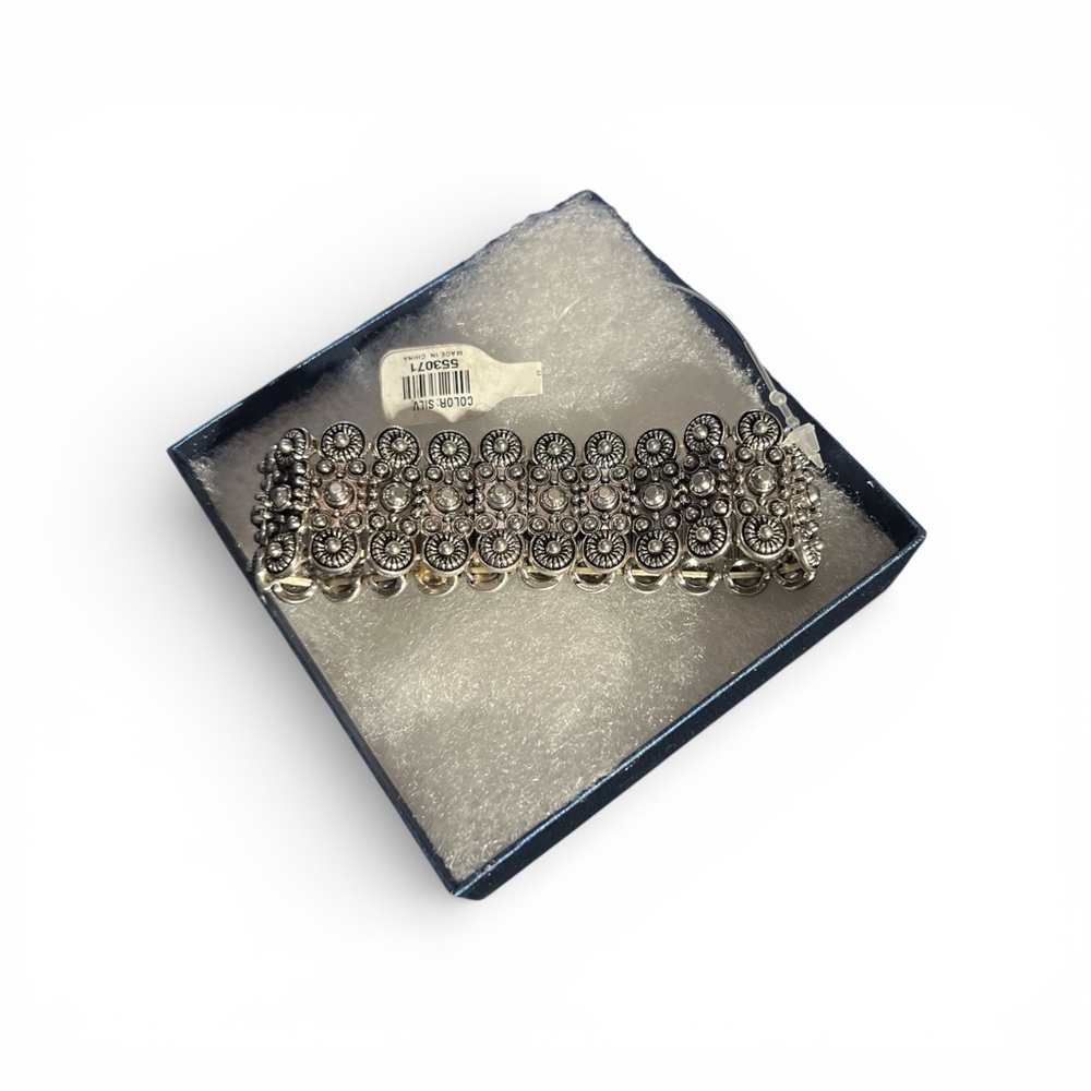 Silver Toned Stretchy 1” Thick NWT Bracelet - 8” Length - Picture 2 of 8